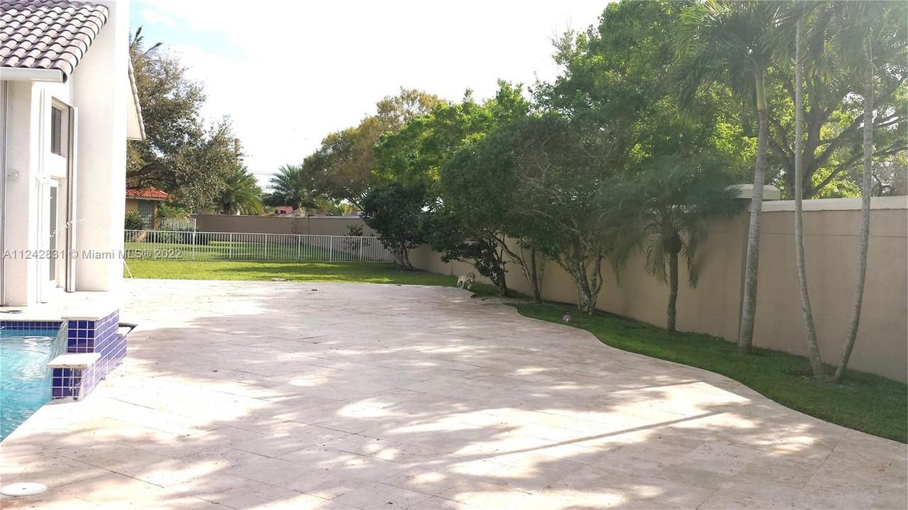 671 Northwest 101st Terrace - Photo 3 of 8