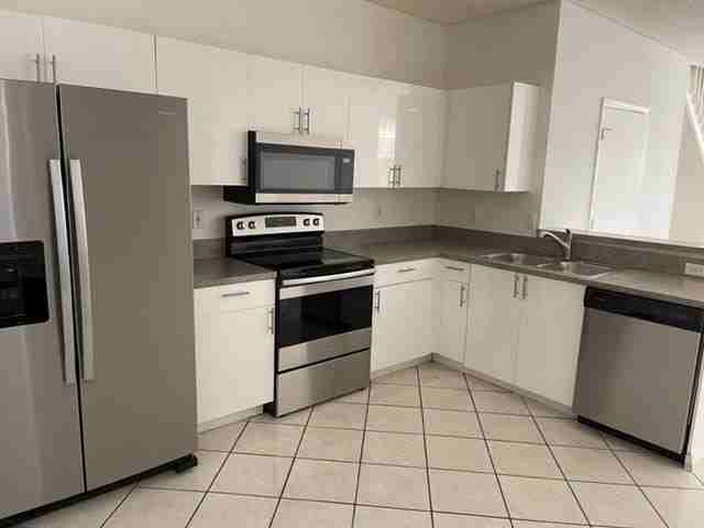 2086 Madeira Dr - Photo 3 of 7