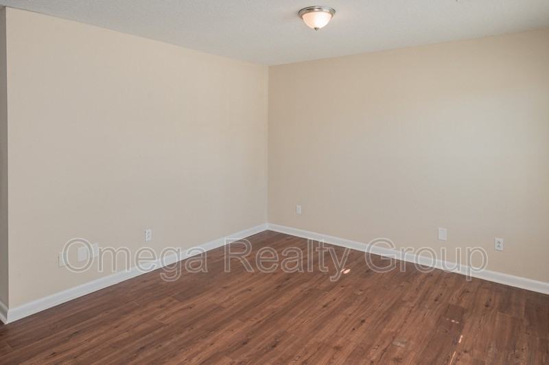 3330 Meridian St N #102 - Photo 6 of 27