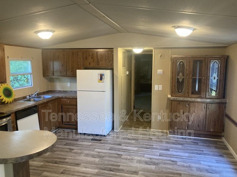 220 Eller Dr - Photo 3 of 13