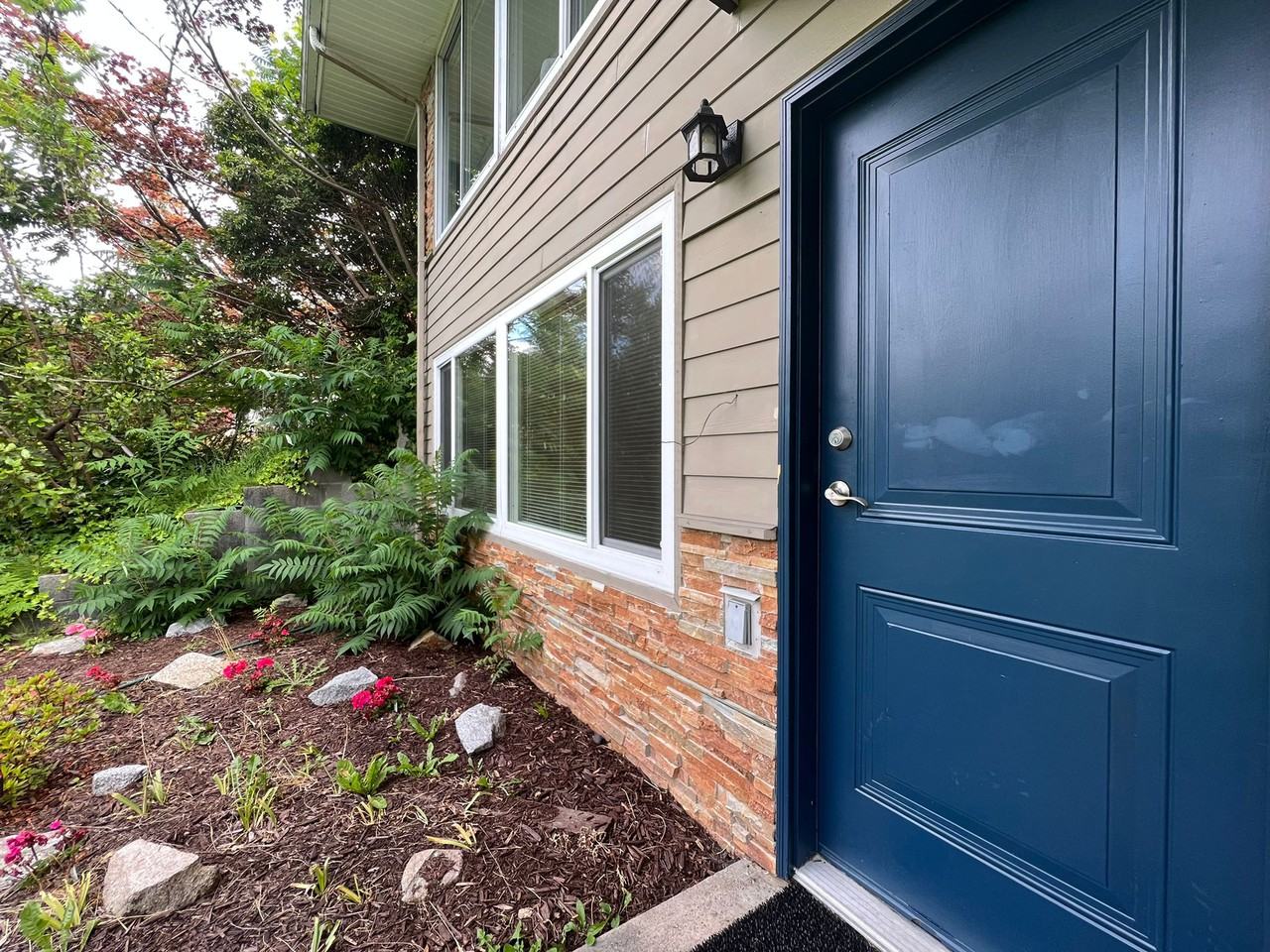 4795 Marineview Crescent - Photo 2 of 19