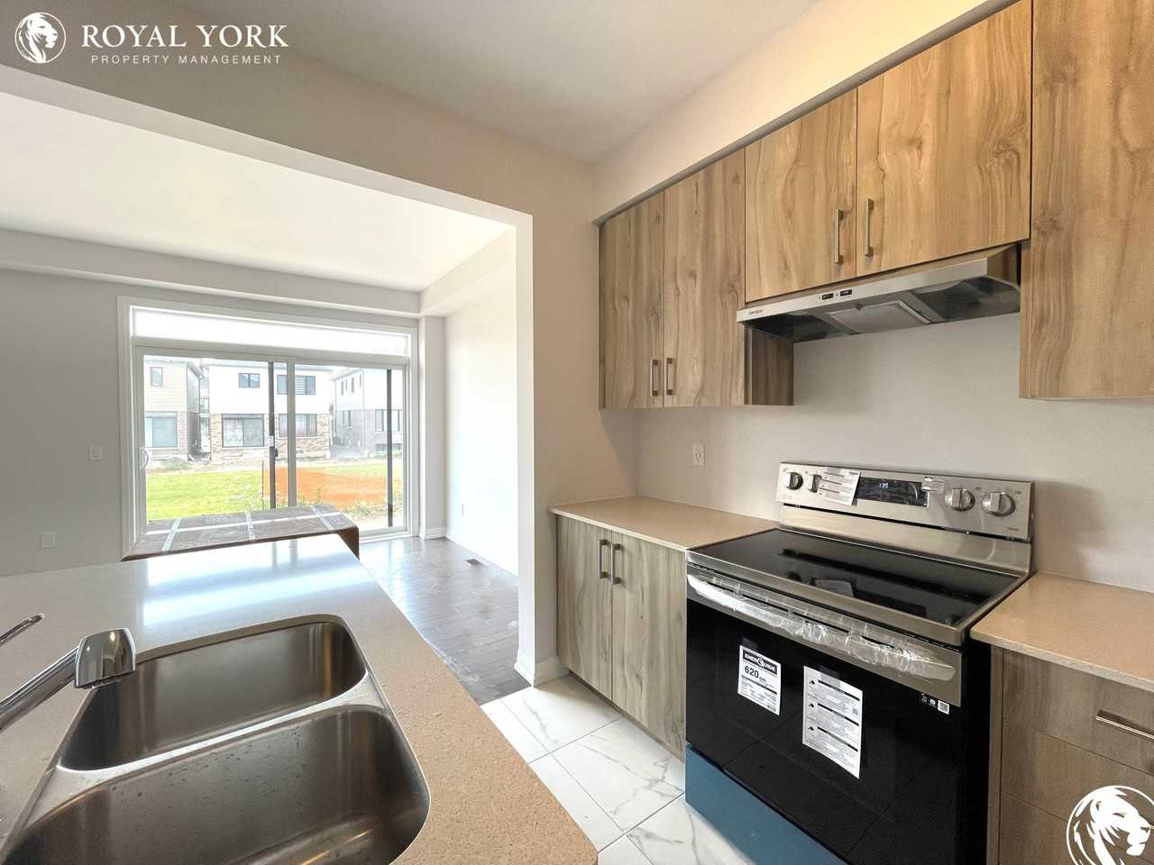95 Fairey Cres - Photo 3 of 33