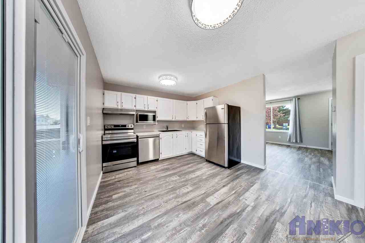 3 Bedroom NEWLY RENOVATED in quiet Silverwood Location - Photo 3 of 14