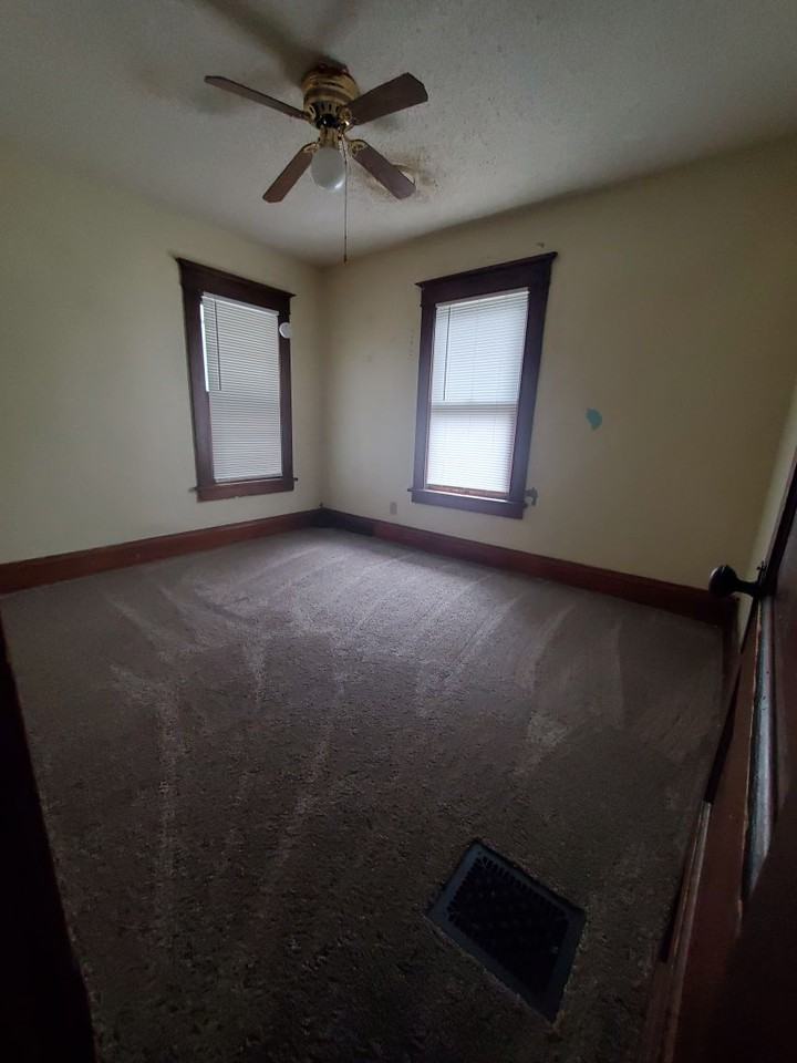 215 1/2 Virden St #1-2 - Photo 5 of 6