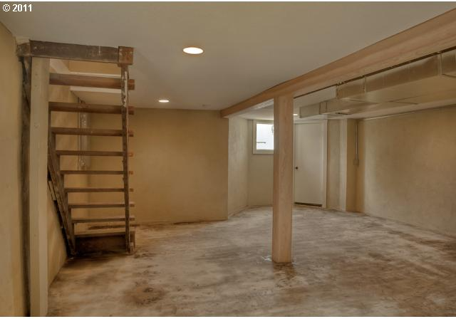 1122 Se Mill St - Photo 3 of 15