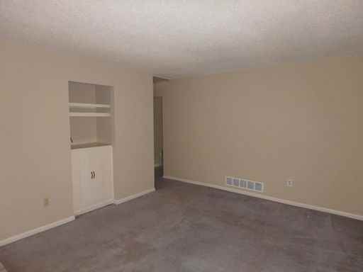 1603 Radcliffe Dr - Photo 2 of 9