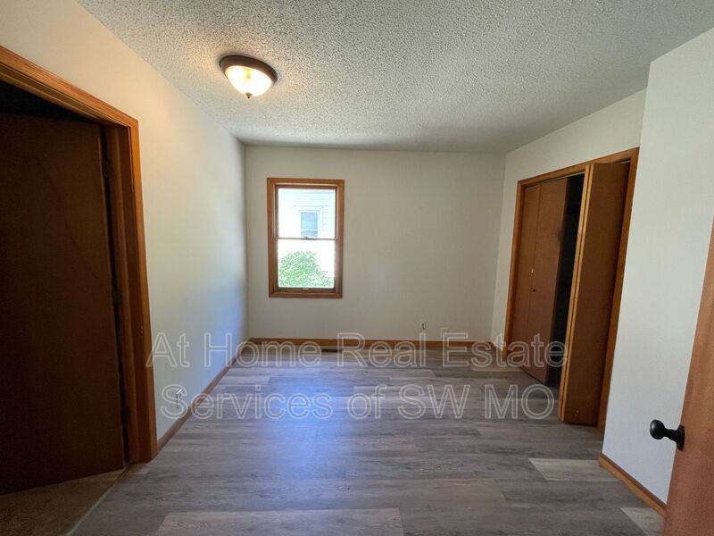 1038 S Stewart Ave - Photo 3 of 4