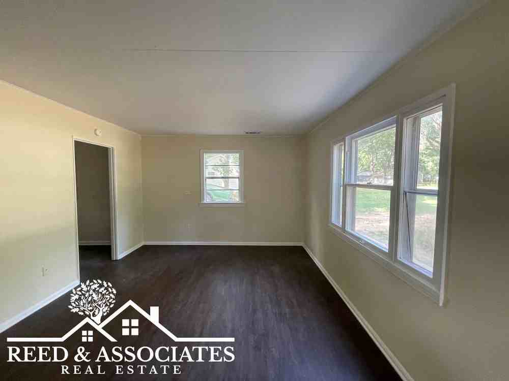 7749 Admiral Rd - Photo 3 of 11