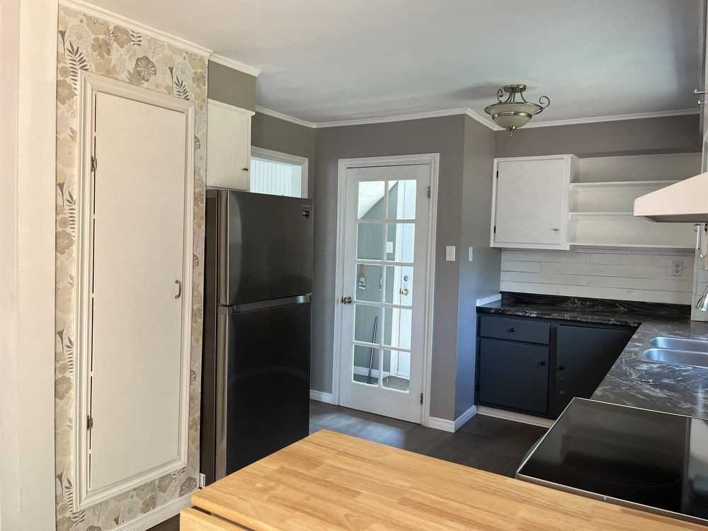 15 Runneymeade Rd - Photo 2 of 15