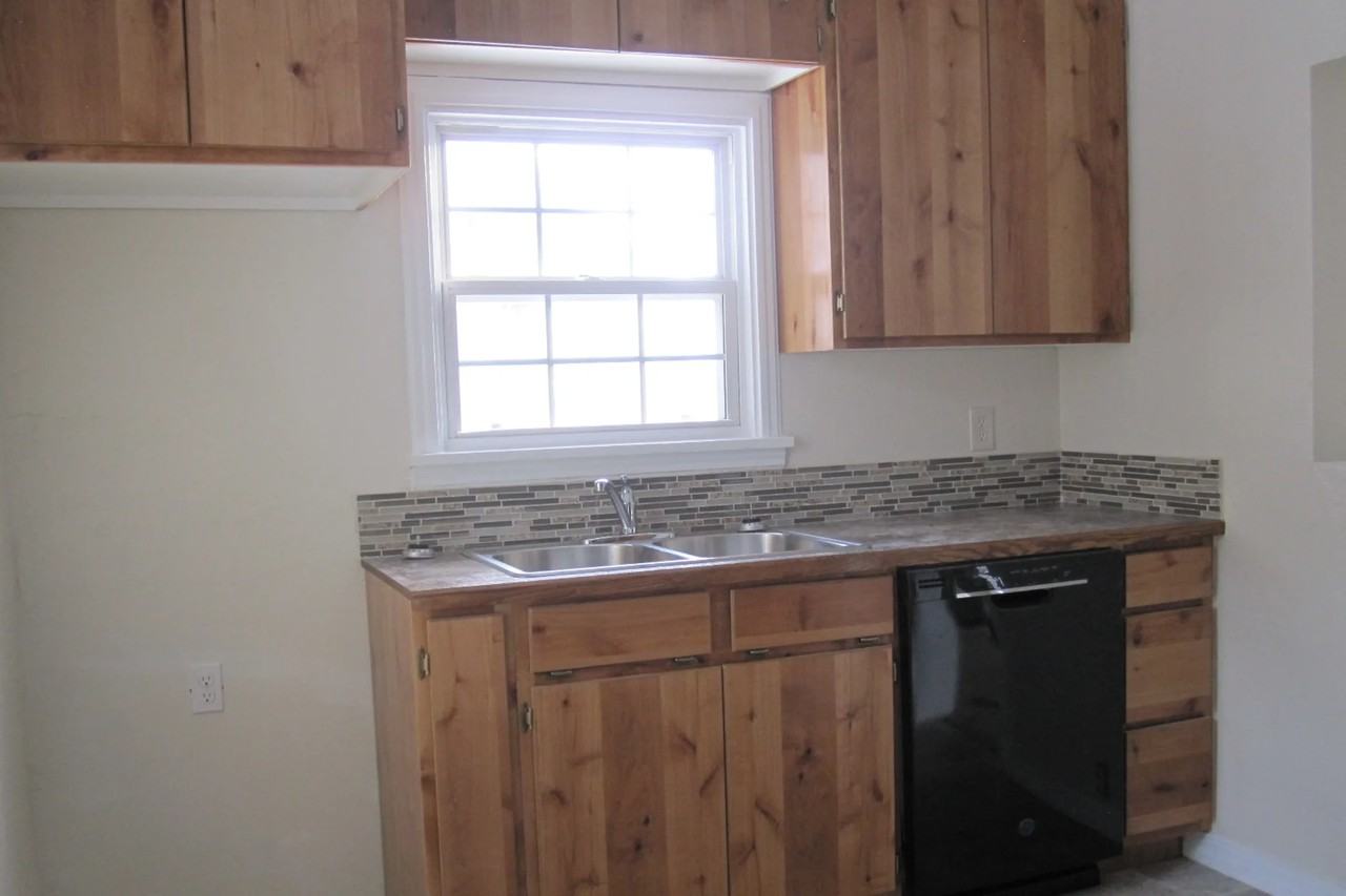 112 Smith Ave - Photo 3 of 17