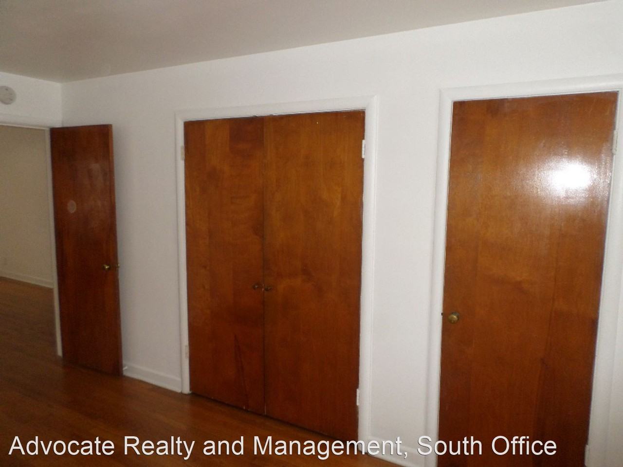 1949 Hickory - Photo 2 of 9