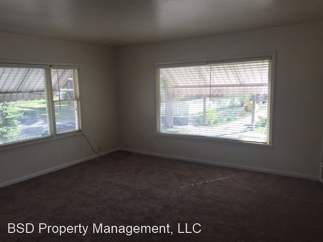 403 Maple St - Photo 3 of 10