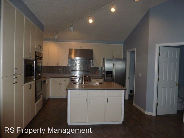 875 Ne Eaglenest Ct - Photo 3 of 17