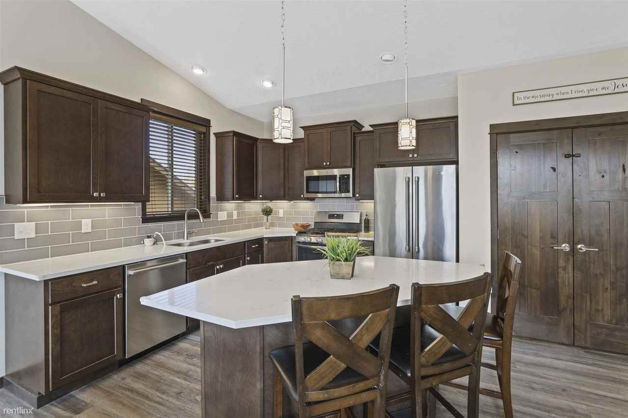 2719 S Seabiscuit Dr - Photo 2 of 30