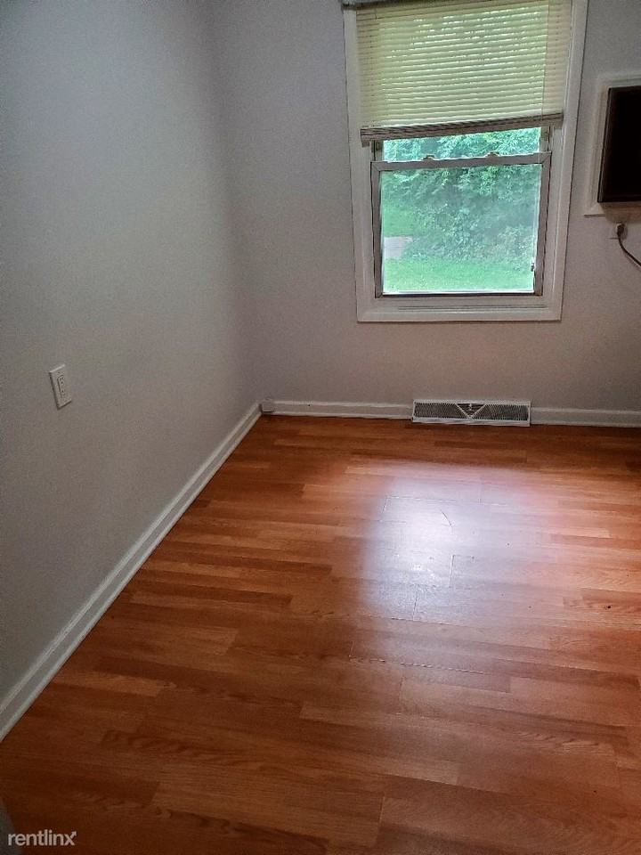 138 S Berkley St - Photo 3 of 6