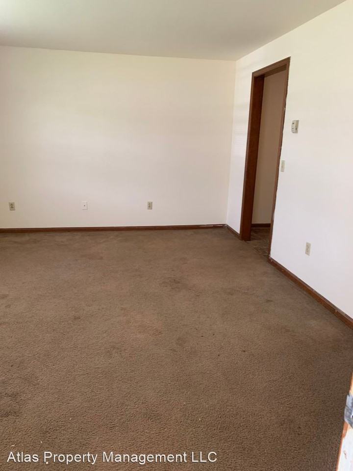 301 W 31st St - Photo 2 of 9