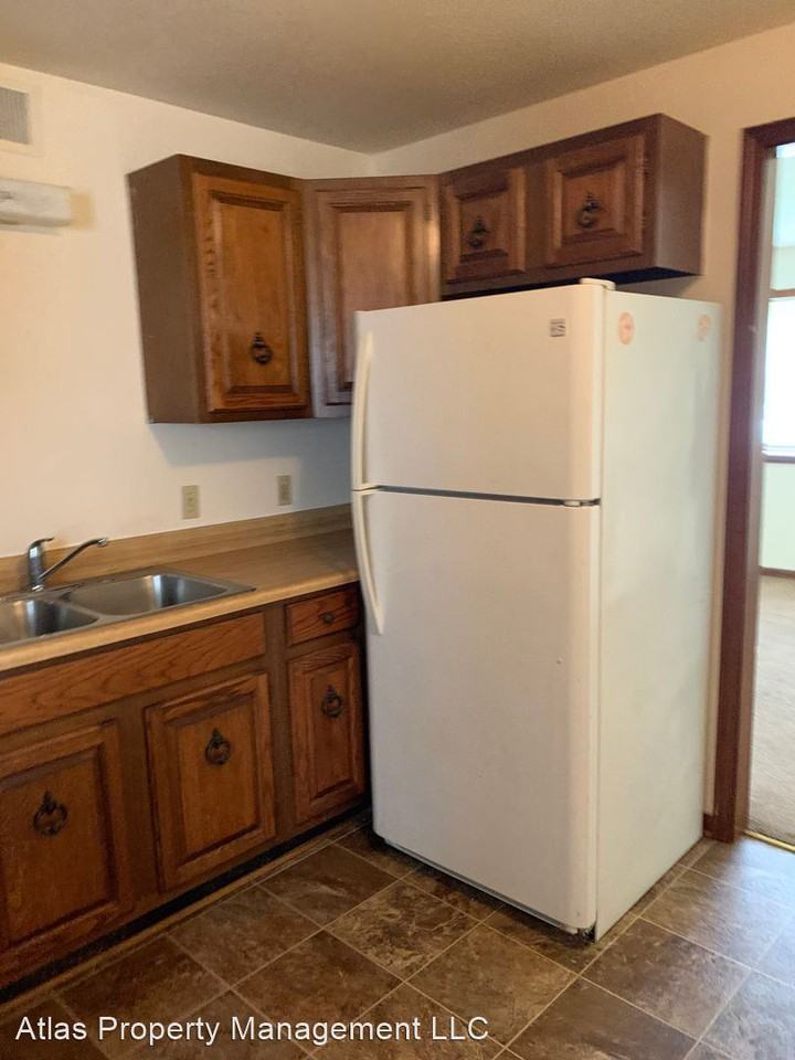 301 W 31st St - Photo 3 of 9