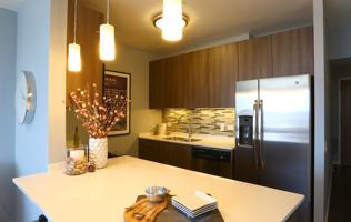 featured image of 360 W Hubbard St