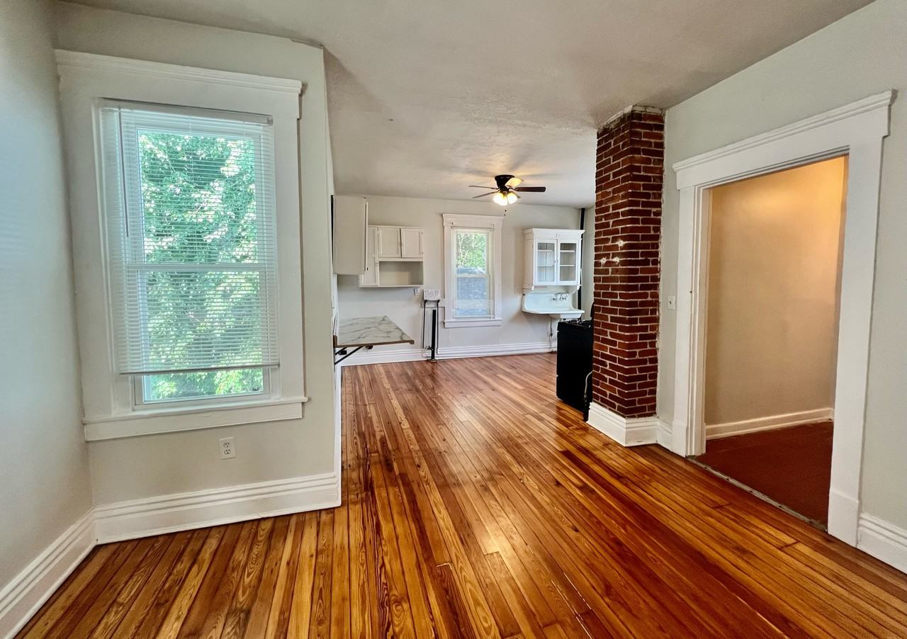 957 Vine St - Photo 2 of 12