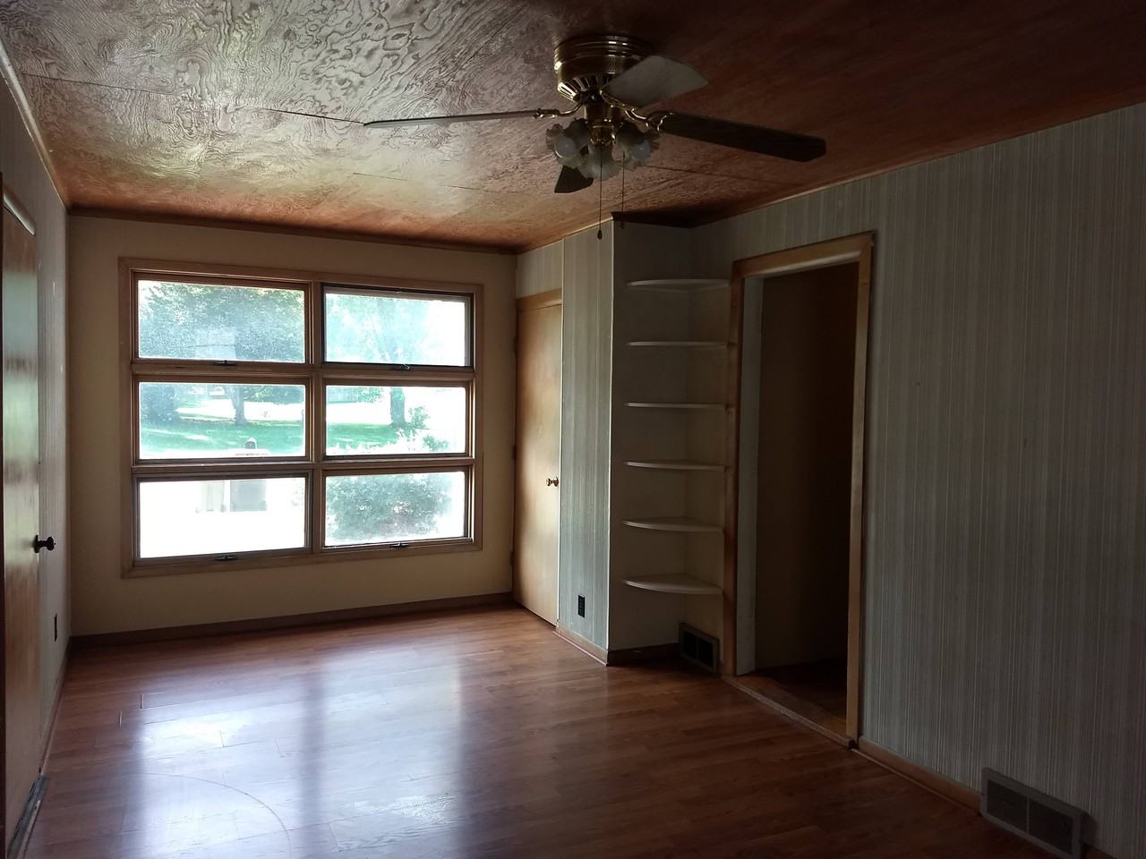 2418 Peebles St - Photo 5 of 15