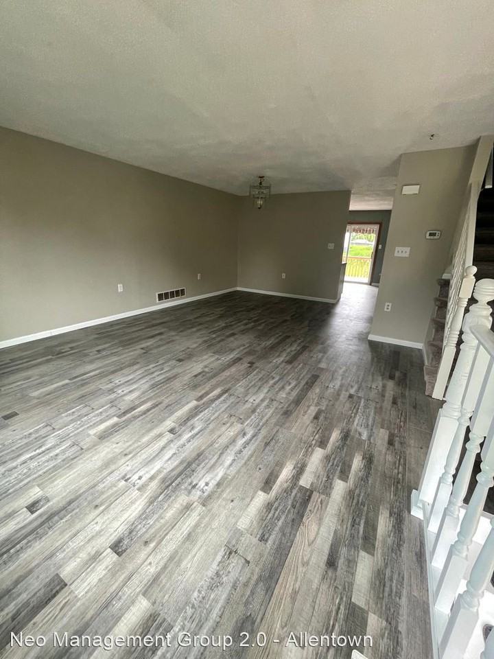 122 High Point Ln - Photo 3 of 14