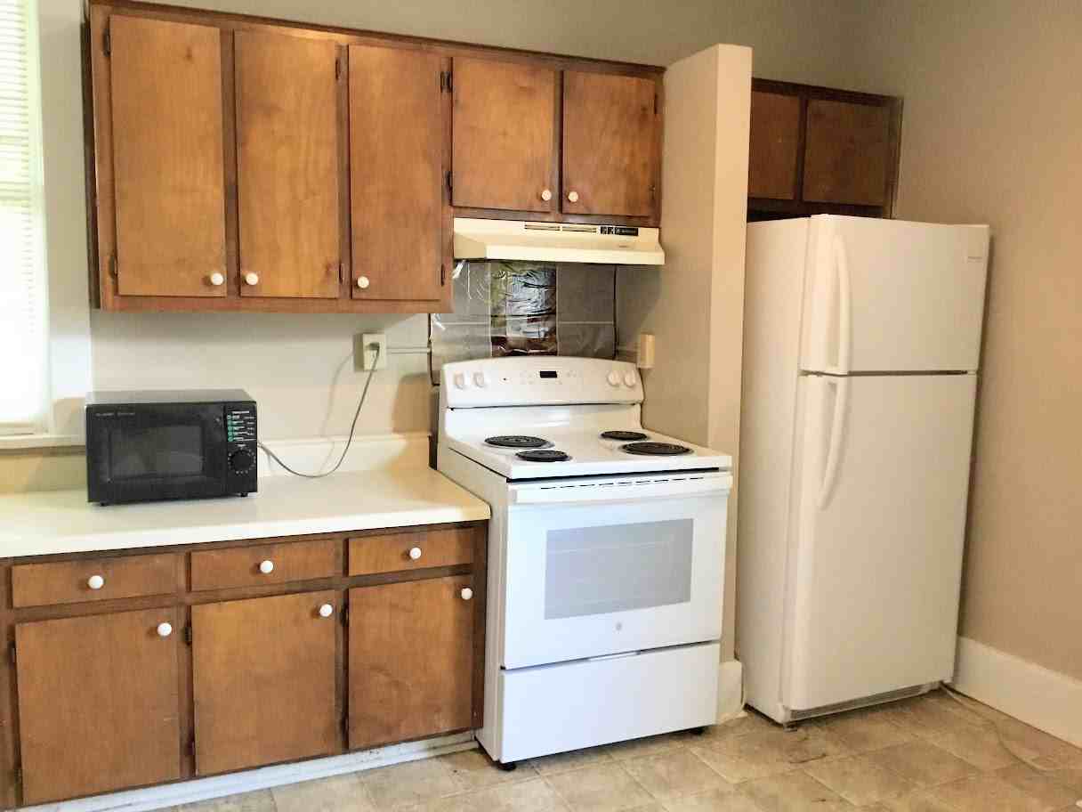 107 4Th St - Photo 2 of 12