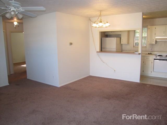 Windsor Arms Apartments - Photo 3 of 13