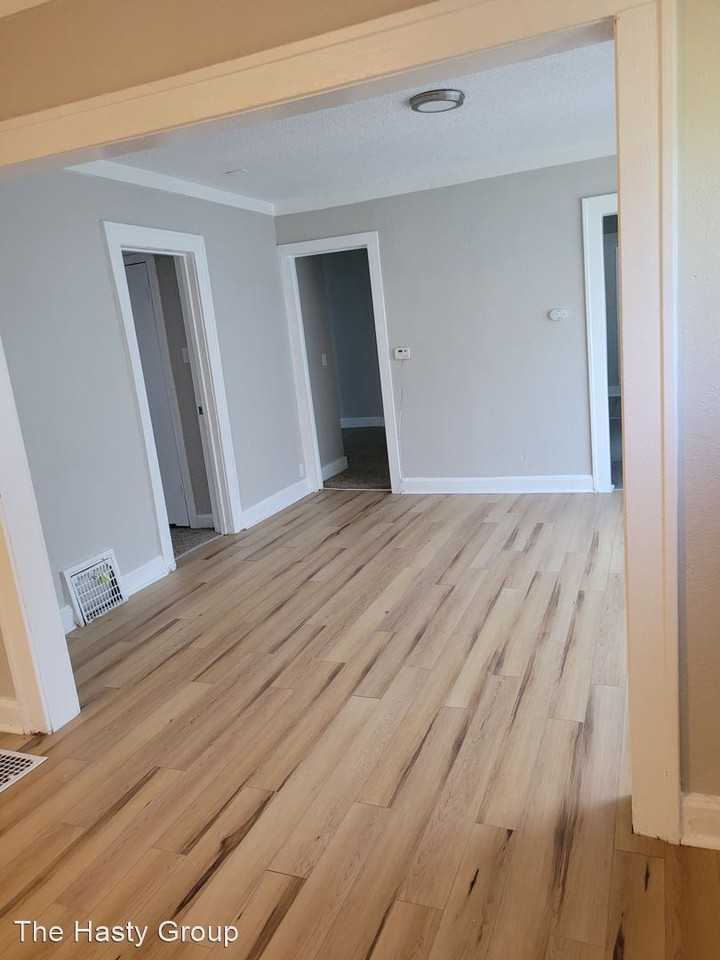 3323 Monroe Ave - Photo 3 of 13