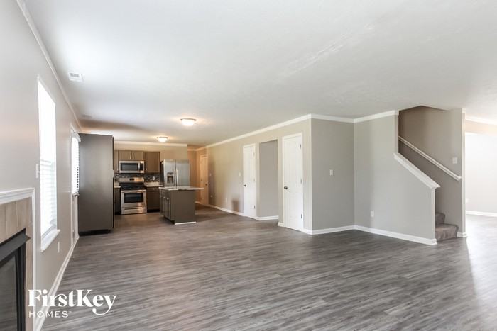 1833 Breman Ln - Photo 3 of 15