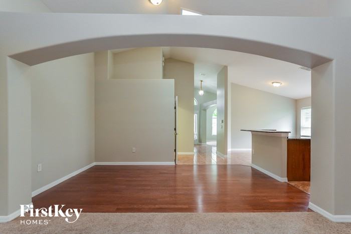 3321 Heath Dr - Photo 3 of 15