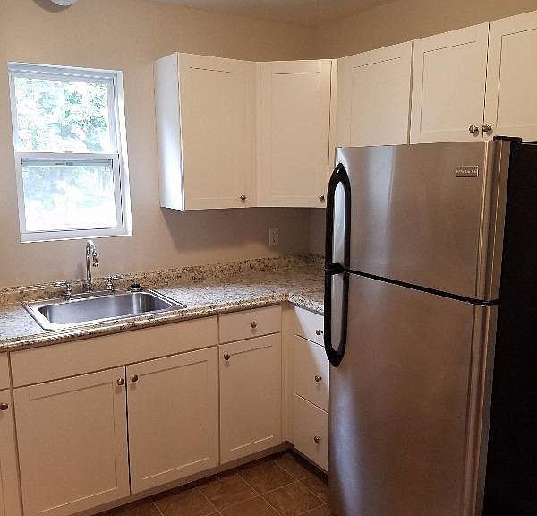 418 Farmington Ave #2 - Photo 3 of 9