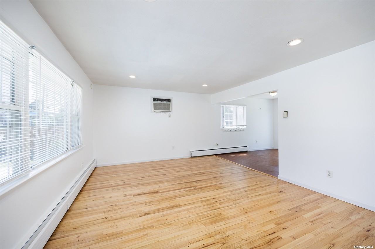 752 Florence St - Photo 2 of 17