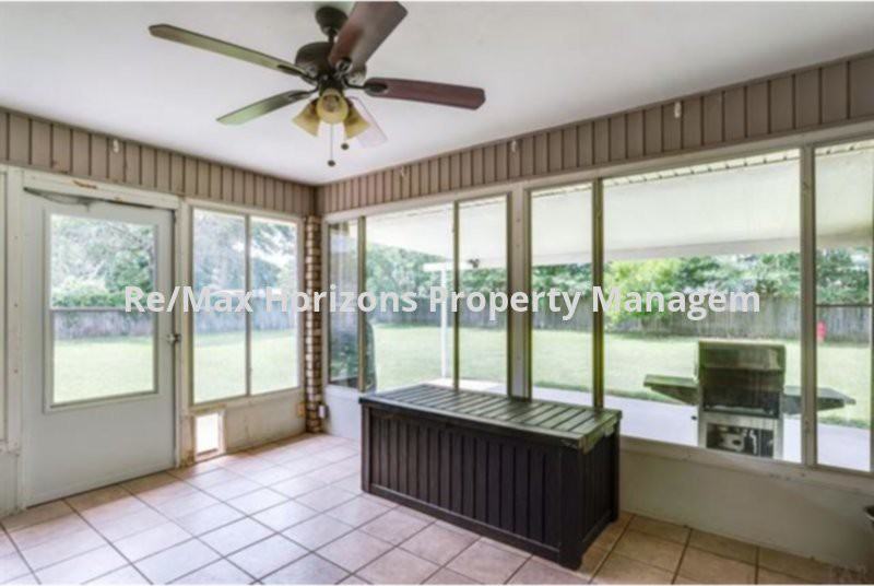 2325 Summit Blvd - Photo 3 of 12