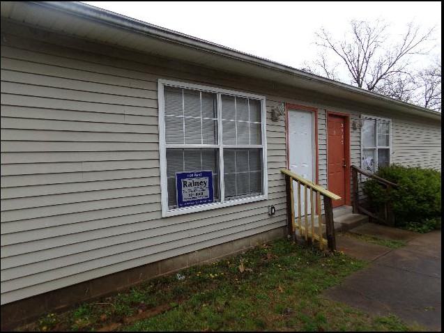 3219 Ludwig St #B - Photo 2 of 2