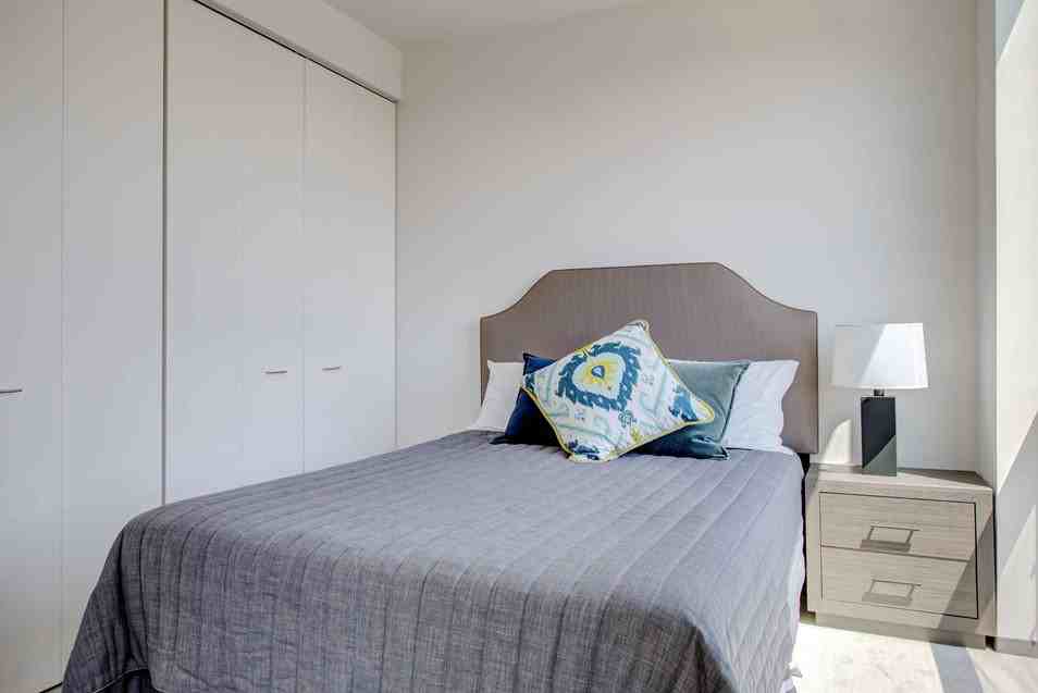 2340 N California Ave - Photo 3 of 14