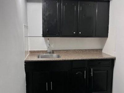 2 Bedroom Main Floor Suite in Fourplex on Manitoba Available for Rent - Photo 2 of 11