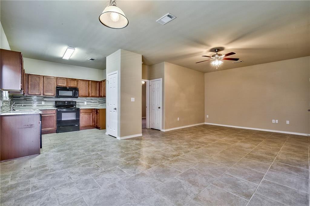 702 E College St #1 - Photo 5 of 27