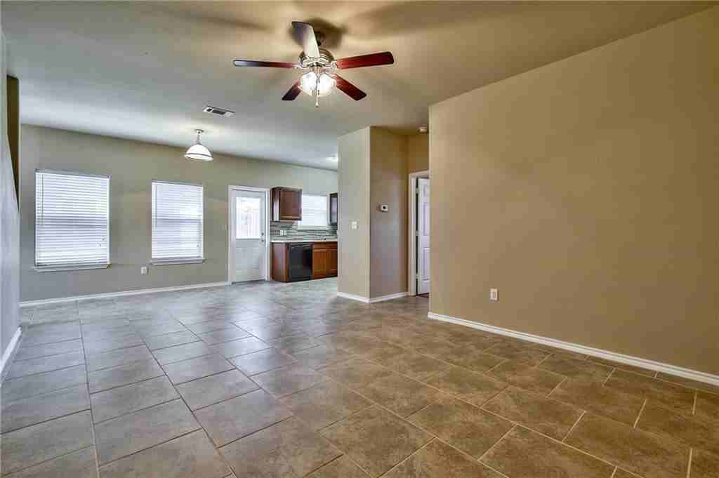 702 E College St #1 - Photo 4 of 27