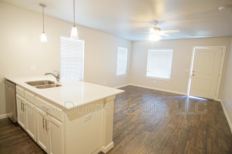 11520 Keystone Cir - Photo 3 of 18