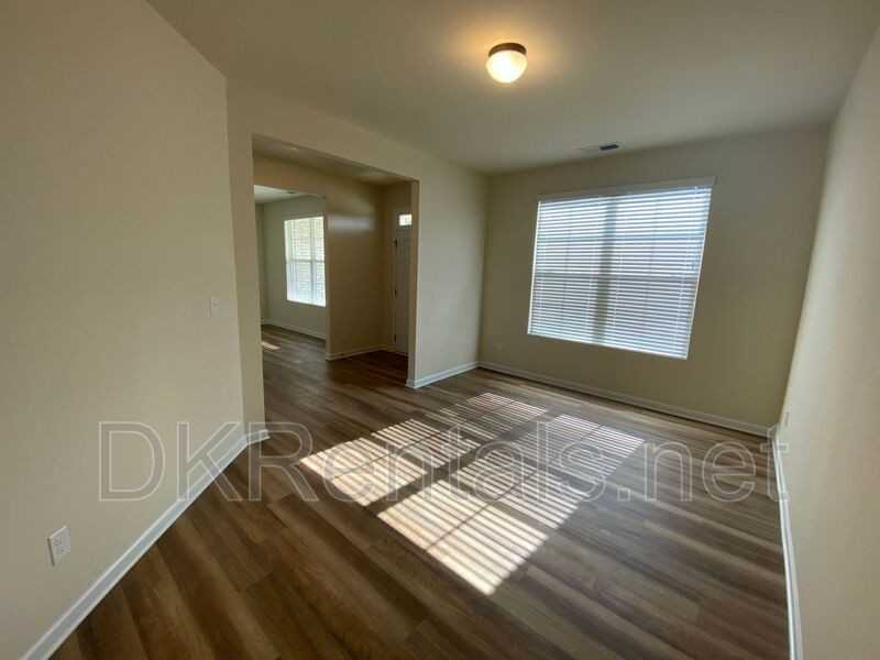 5595 Mirror Lake Dr - Photo 6 of 46