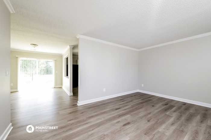 1072 Glenmont Rd - Photo 3 of 15