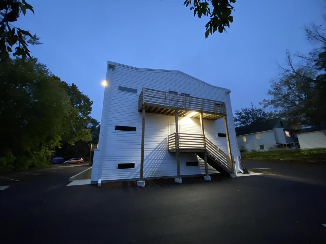 619 Emerald Ave Ne #8 - Photo 4 of 5