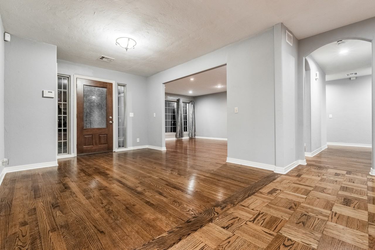 1906 Dorchester Dr #1 - Photo 3 of 20
