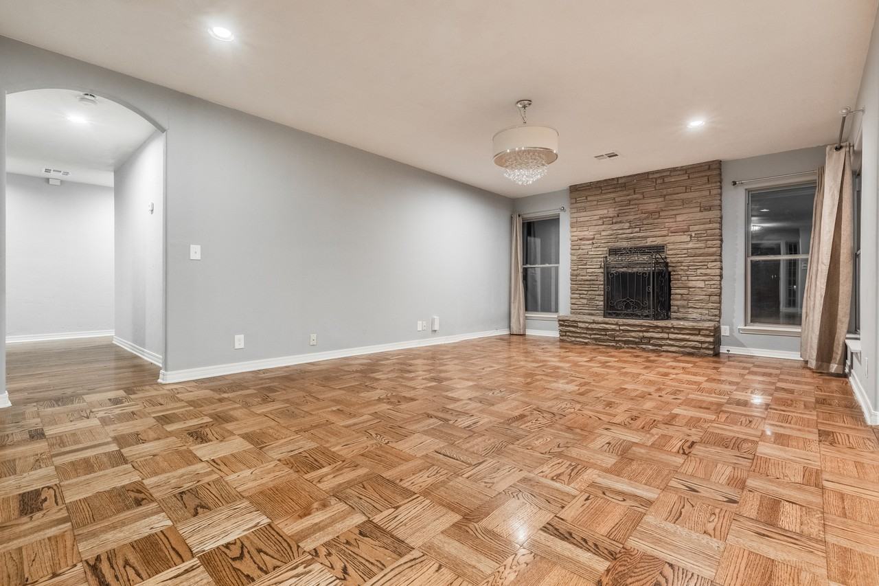 1906 Dorchester Dr #1 - Photo 4 of 20