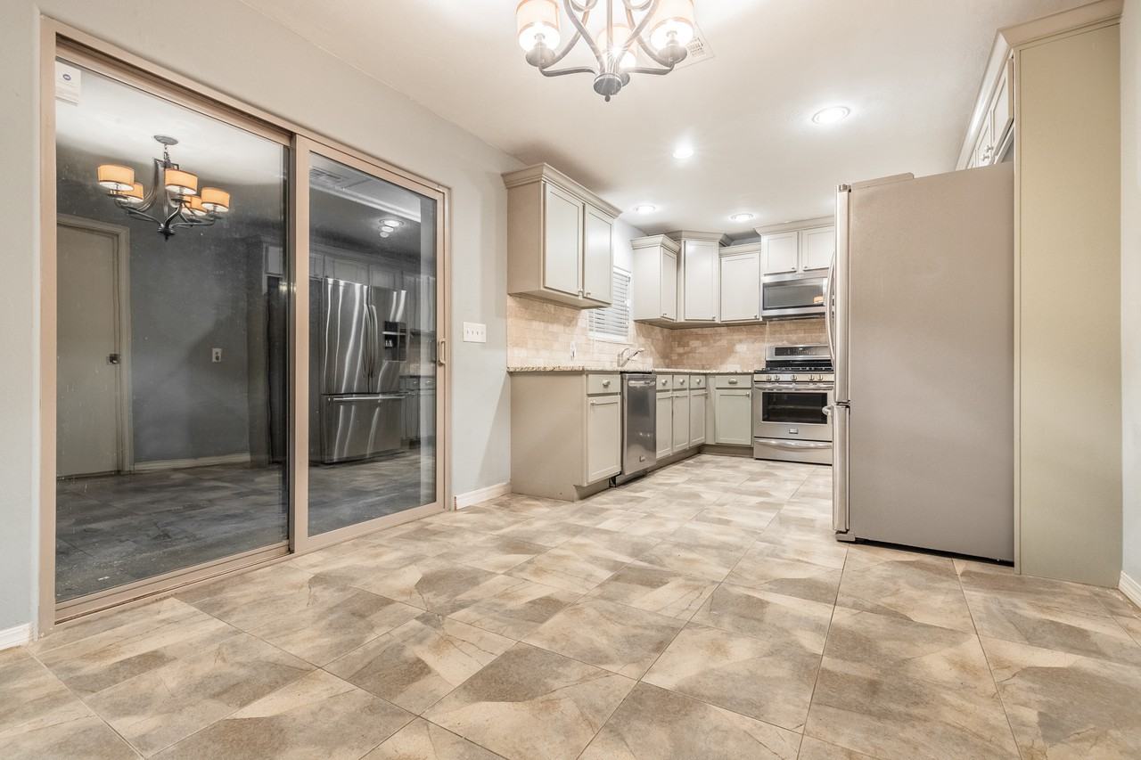 1906 Dorchester Dr #1 - Photo 7 of 20