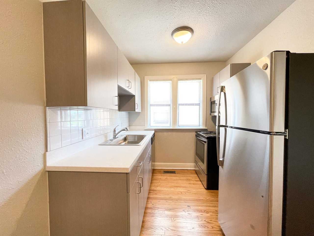 835 East Drive - 6 #6 - Photo 6 of 8