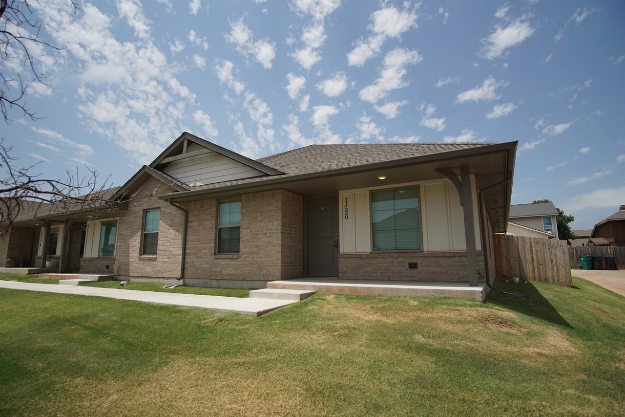 11520 Keystone Cir #1 - Photo 2 of 18