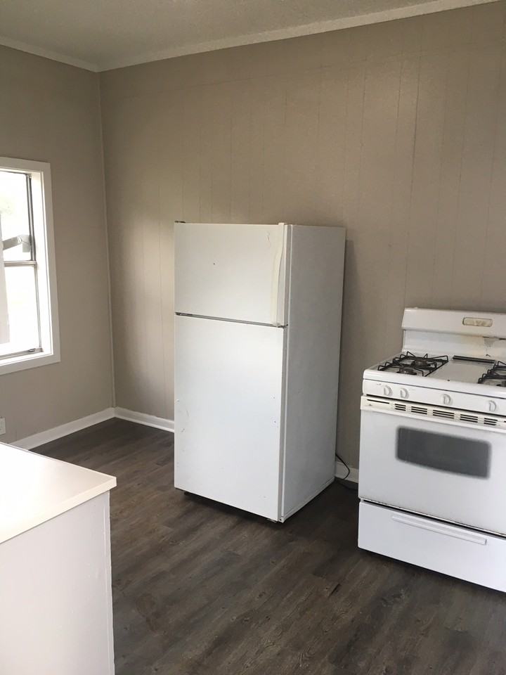 417 Moss St #1 - Photo 3 of 9