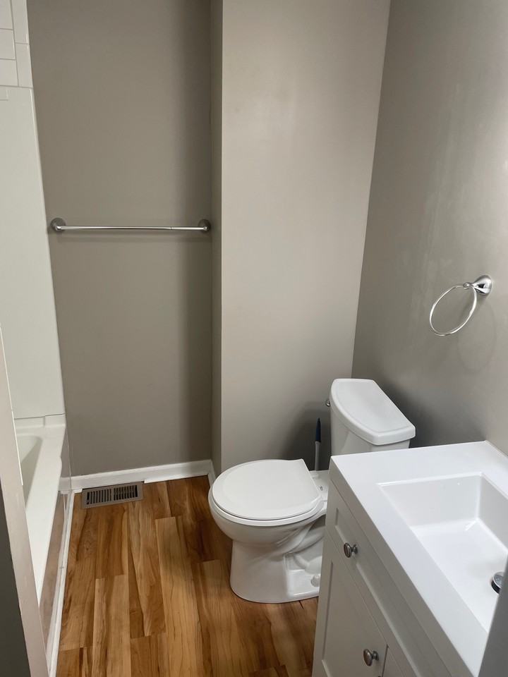 902 11th St #1 - Photo 7 of 14