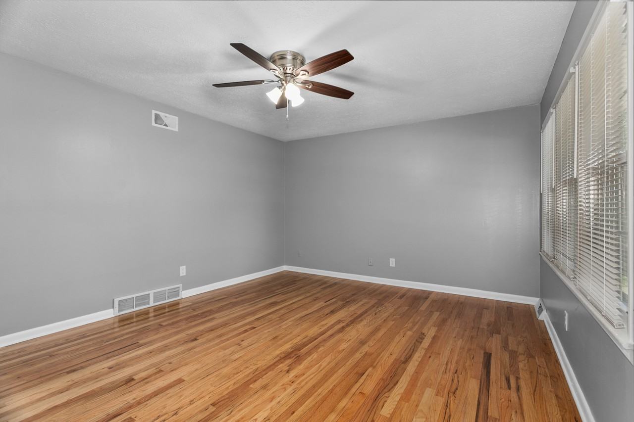 711 Sw 7th St #1 - Photo 3 of 36